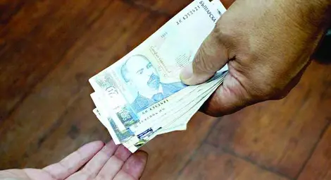 Наивна баба си купи бисквити за 2500 лева