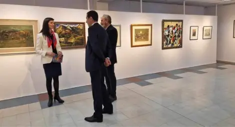 Вицепремиерът Мария Габриел впечатлена  от изложбата на русенската галерия в Берлин