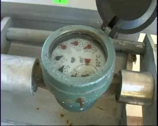 45-годишна се вързала сама за ВиК-мрежата