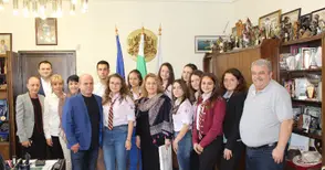 Цветелина Михова зае  кметския стол за един ден