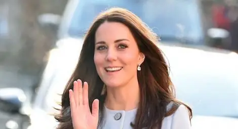 Кейт Мидълтън чака момиче