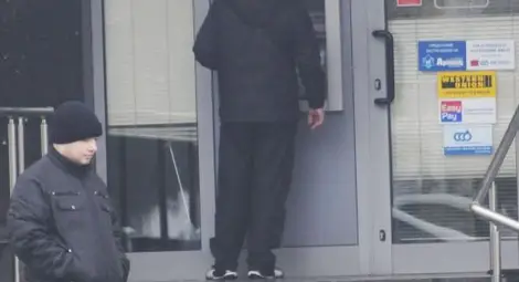 Пред банковите клонове всичко е спокойно