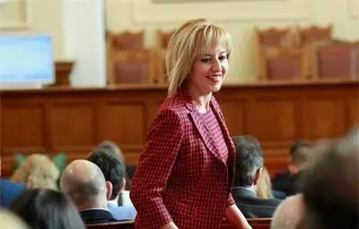 Мая Манолова се появи в парламента, добре е