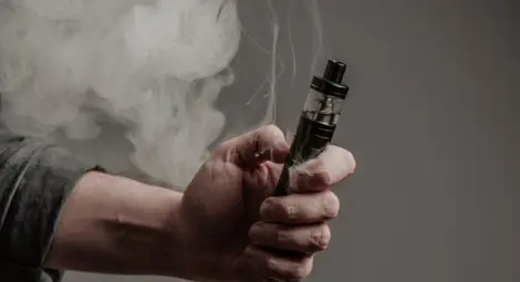 Учени: Електронните цигари не са безвредни