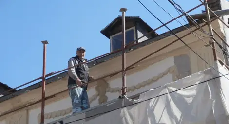 Сива сграда по улица &bdquo;Буров&ldquo;  се превръща в истинска красавица