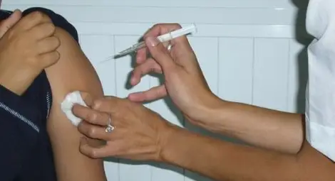 Ваксини имало, но производителите им искали да ги продадат у нас на свръхцени Ваксини имало, но производителите им искали да ги продадат у нас на свръхцени