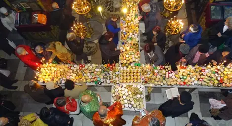 Осветиха хиляди буркани с мед в деня на пчеларя Свети Харалампий Осветиха хиляди буркани с мед в деня на пчеларя Свети Харалампий