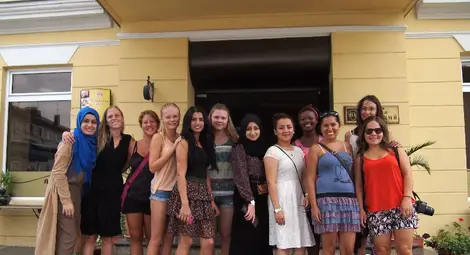 Рециклирането на отпадъци събира млади българи и шведи