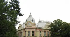 Редки енциклопедични издания показват в библиотеката