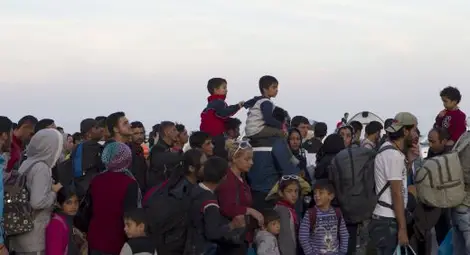 Ново нашествие в Гърция! 6000 бежанци окупираха Лесбос за 2 часа