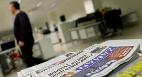 Турция е издала заповеди за арест на 36 служители в медийни групи