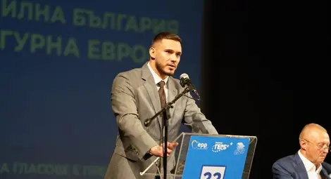 Бойко Борисов на среща в Русе: Светът се преразпределя и ни трябва много силно правителство със силни преговарящи! /галерия/