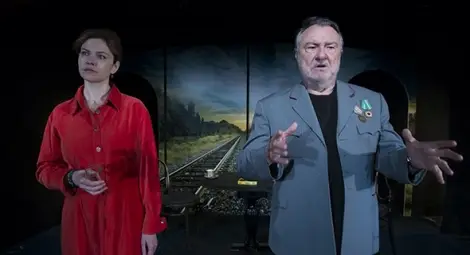 Васил Михайлов и Стефка Янорова вдигат наздравица на русенска сцена