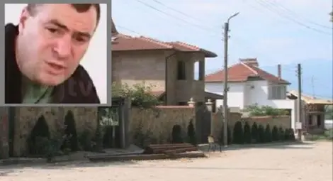 Адвокатът на Ембака: Ще се предаде до часове