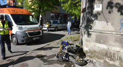 17-годишен моторист без книжка за малко не уби бивш учител