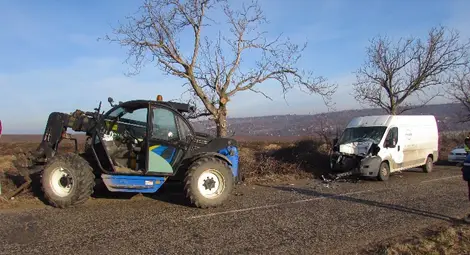 Човек пострада при удар на бус във фадрома до Пиргово