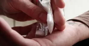 Хващат 25-годишен два пъти с дрога за два месеца