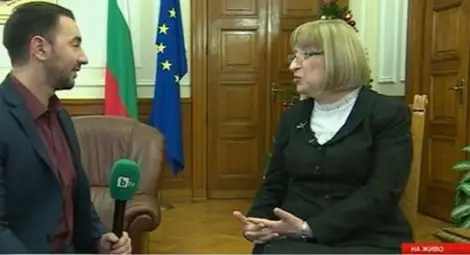 До Коледа Цецка Цачева ще &bdquo;зарадва&ldquo; Мая Манолова