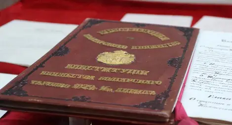 Оригиналите на четирите български конституции показаха в парламента