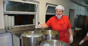 Общината иска продължаване с месец на програмата „Топъл обяд“