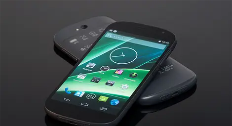 Първият в света смартфон с два дисплея вече е в България 