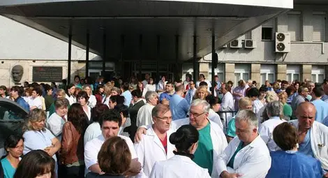 Протест пред "Пирогов" заради пореден случай на насилие над лекари