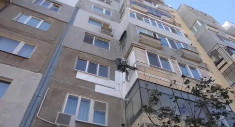 Разследват смърт по време на саниране по алпийски способ Разследват смърт по време на саниране по алпийски способ