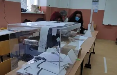 &bdquo;Галъп&ldquo;: &bdquo;Има такъв народ&ldquo; на Слави Трифонов мина БСП