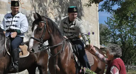 Велопоход и конници отдадоха почит на Червеноводските герои