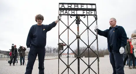 Върнаха в Дахау портата с надписа „Трудът те прави свободен“ /галерия/ Върнаха в Дахау портата с надписа „Трудът те прави свободен“ /галерия/