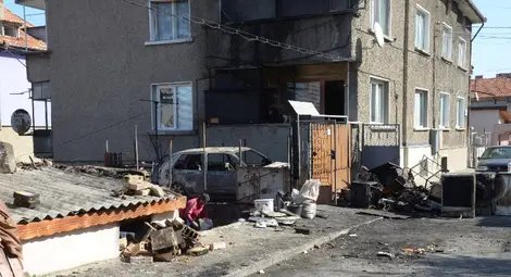Късо съединение опожари къща и кола на Великден