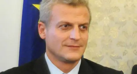 Здравният министър: Екипи на Спешна помощ няма да влизат в ромските махали