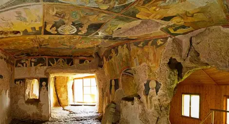 Валидират две пощенски марки за 800-годишните Ивановски църкви Валидират две пощенски марки за 800-годишните Ивановски църкви