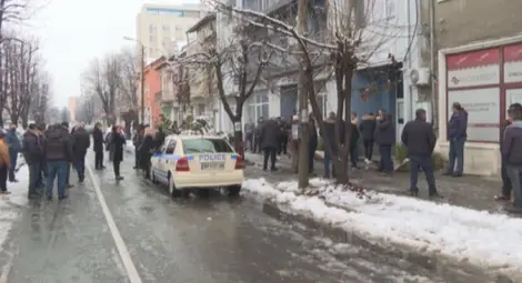 Близки на починалото момче в Мездра на мирен протест