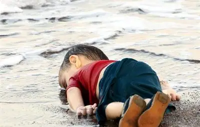 Дишайте, не умирайте, викал бащата на удавените сирийски деца /обзор и галерия/