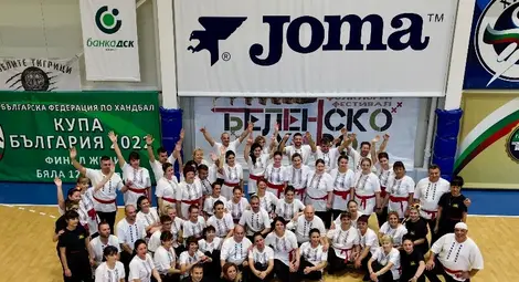 „Нашенци“ играха хоро на над 200 години на фестивала в Бяла „Нашенци“ играха хоро на над 200 години на фестивала в Бяла