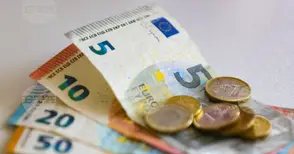 Еврото леко отслабва спрямо долара в междубанковата търговия във Франкфурт