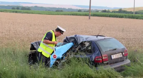 43-годишен загина в челен удар с камион на прав път