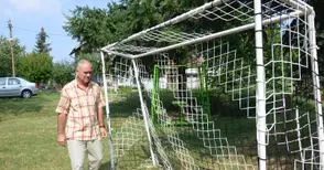 Обновено футболно игрище събира децата в Бръшлян