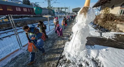 Австрия: До тук с "добре дошли бежанци", Гърция не иска да охранява границите си!