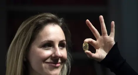 Физици превърнаха диамант в метал