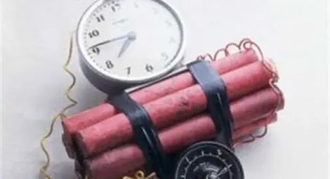 Самоделна бомба избухна пред магазин в Дебелец