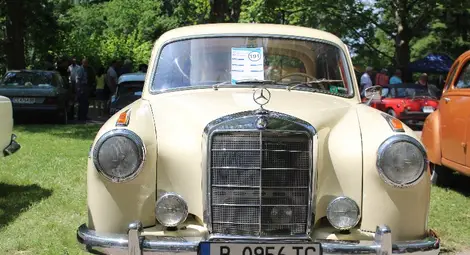 Ретро на колела: Правен за Йордания мерцедес взе купата на кмета, спортно рено спечели публиката