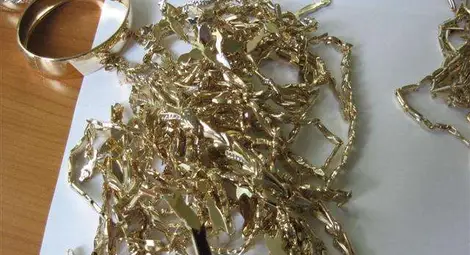 Близо килограм злато извадиха от бикините на две пътнички митничарите от Свиленград