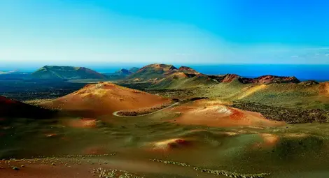Шестима български фотографи представят "Пейзажи от Земята  и Луната" /галерия/