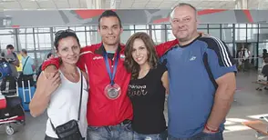 Ивет Лалова поздрави  сребърния Денис Димитров