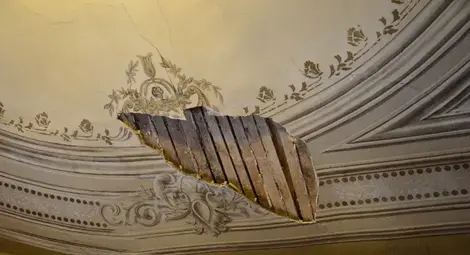 Трети таван се срутва в  Клуба на дейците на културата