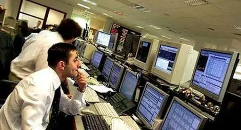 Рублата и руските акции се сринаха след съобщението за сваления самолет