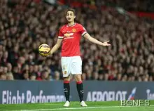 Мойс оприличи Янузай на Йохан Кройф Мойс оприличи Янузай на Йохан Кройф