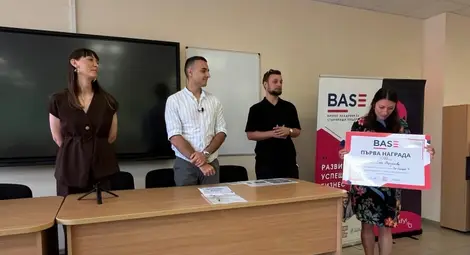 Първата награда беше за художничката Ема Йорданова. Първата награда беше за художничката Ема Йорданова.